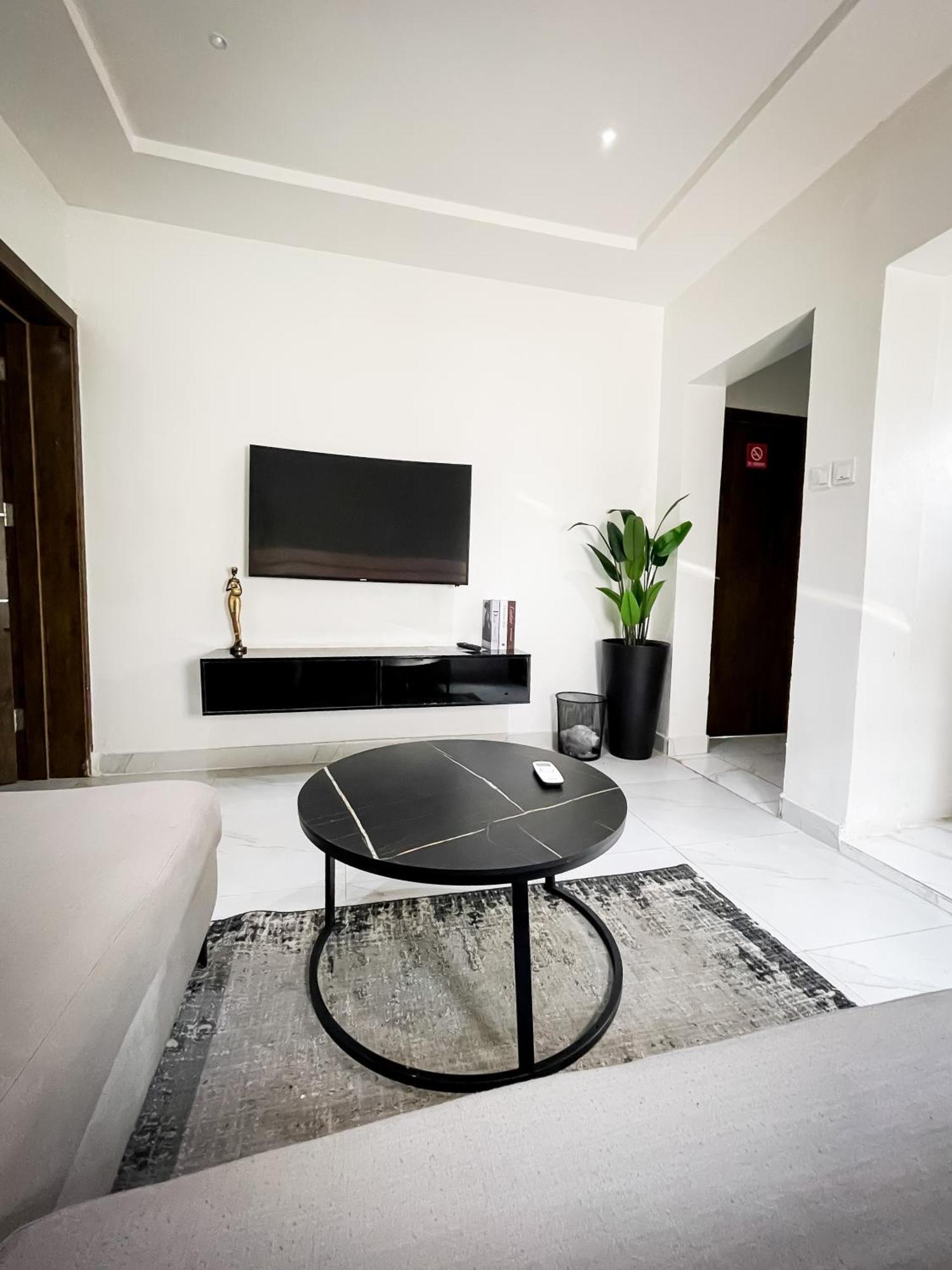 Luxe Surulere Aparthotel